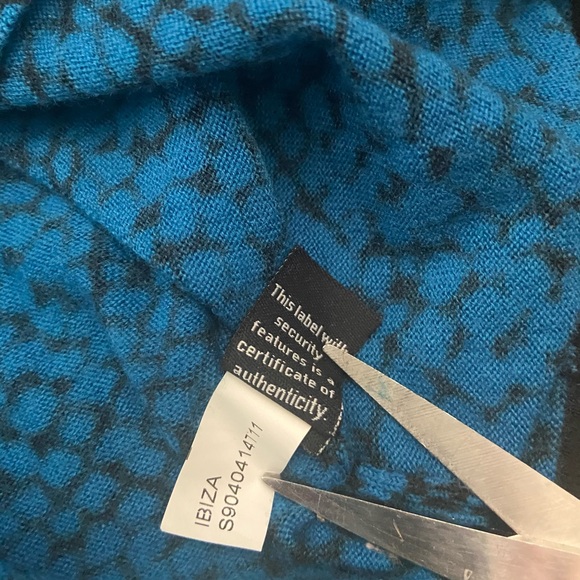 Diane Von Furstenberg sweater size medium - Picture 6 of 9